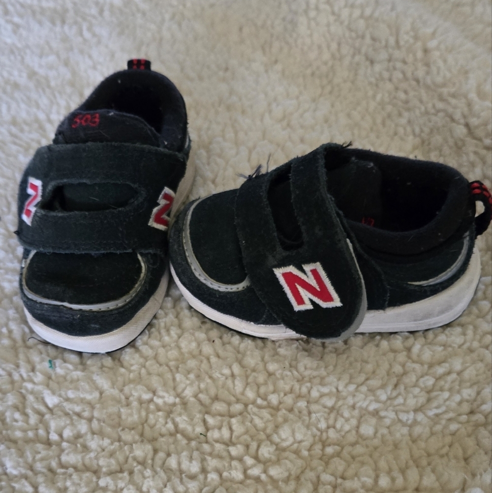 New Balance Black and Red Sneakers Sporty Design Size 3 Baby Toddler